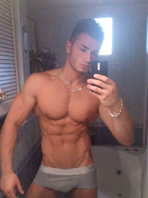 men-in-underwear:    CLICK TO SUBMIT YOUR PICS LADS  