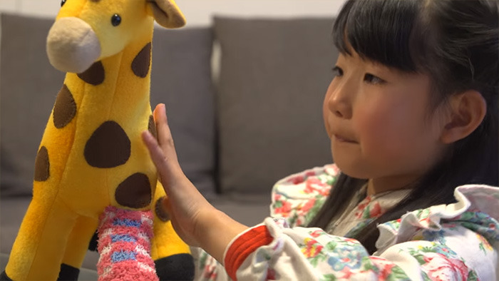 boredpanda:    Old Toys Receive Donated Limbs To Educate Kids About Organ Transplants