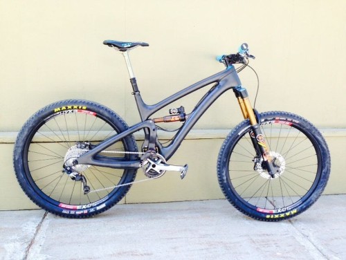 aces5050:  Jared Graves’ prototype Yeti SB6C bike with 157mm of rear wheel travel with Switch Infini