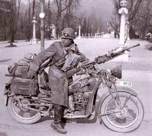 Italian soldier on a Moto Guzzi GT17 motorcycle, armed with Breda mod.30 machine gun. Yugoslavia, WW