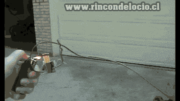 trestristestrolls:  Sácale provecho a tus pistolas de agua en invierno :D
