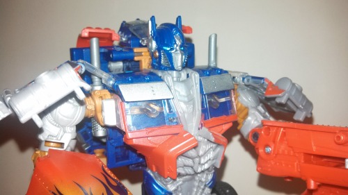 patticusprime:  My Optimus Prime with and without the battle armor!