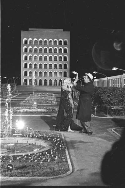 Italian film director Federico Fellini directing actress Anita Ekberg during the shooting of the movie Boccaccio 70, Rome EUR 1961.  Ph Umberto Cicconi #anita ekberg#federico fellini