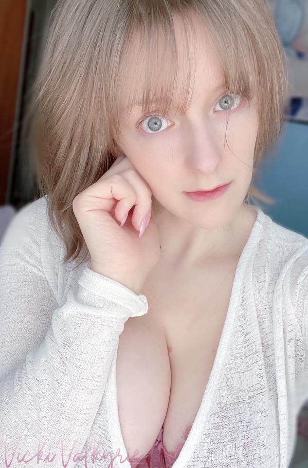 vickixvalkyrie:I have a new haircut! Do you like it? 😉I show off my everyday look in Fresh Haircut Vicki! Watch the video on vickivalkyrie.com or buy it in my video store! 💕 (You can also get the video through my 0F!)SPONSOR COSPLAYS l SOCIALS l