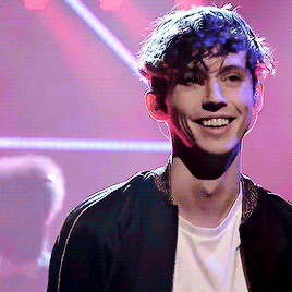 troyler-is-wild:he so happy doing what he loves 