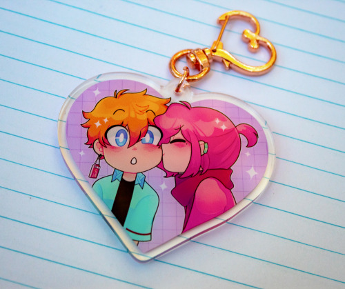 softcocoa:It looks so cute! :DYou can buy this keychain here ! 