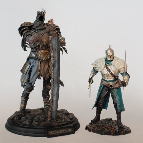 lordranandbeyond:  Bandai Namco released some new images of the Lord of Cinder figurine included with the frighteningly expensive Dark Souls III Prestige Edition (though exact price and availability in most regions is yet to be announced), including how