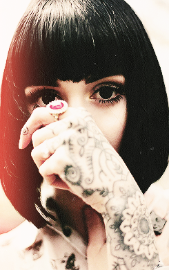 agentsmulders:  Hannah Snowdon for Drop Dead