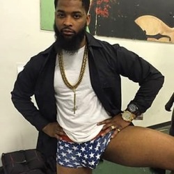 gotmelookin2:  celebrityeggplant:  Is this apart of a Vine I missed? Cause I need to see it… #PrintWatcher #PrintPatrol #KingKeraun  😍😍 he is so sexy to me