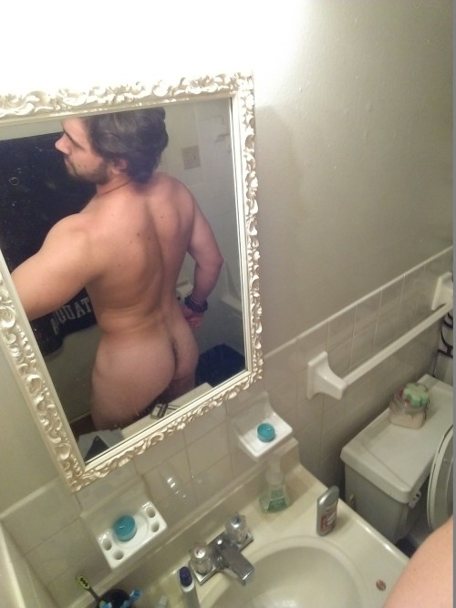 Porn Pics straightdudesexting:  Straight hairy dude