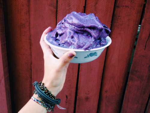 championsaremade:sunandrunn:who gets to eat purple ice cream for breakfast?OMG YUUUM THIS IS MAGICAL