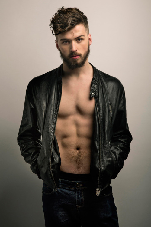 marzexxx:  OMG…. he is like the perfect man for me, super cute, soft and tender, He has a beard and tattoes, besides he has style and body hair… absolutly my kind <3