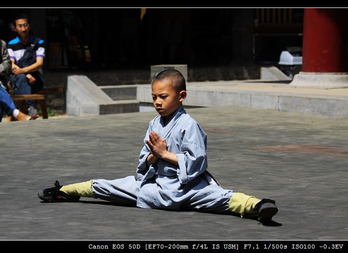 feiyueloplainshoes:  Shaolin Kung Fu! They are all wearing Feiyue shoes! You deserve