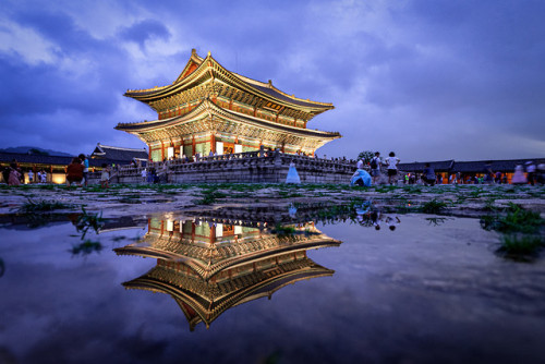 Gyeongbokgung Palace at night.