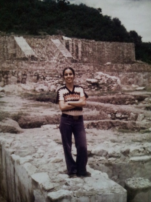 Ana Mendieta image from:http://artgrounded.blogspot.fr/2013/02/earth-blood-and-feathers-ancient.html