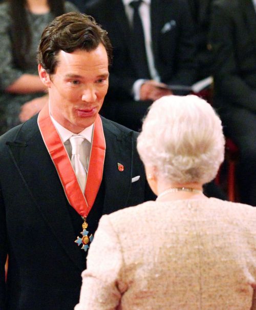 ladyt220: deareje: new tab for high res. Benedict Cumberbatch Receives the CBE Honor from Queen El