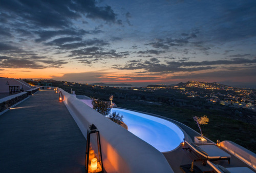 Carpe Diem Santorini: Style and Romance on Greece’ Most Seductive IslandSurrounded by pure romance, 