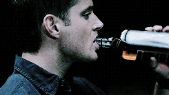 deanprayedtocas:  dean winchester + drinking 