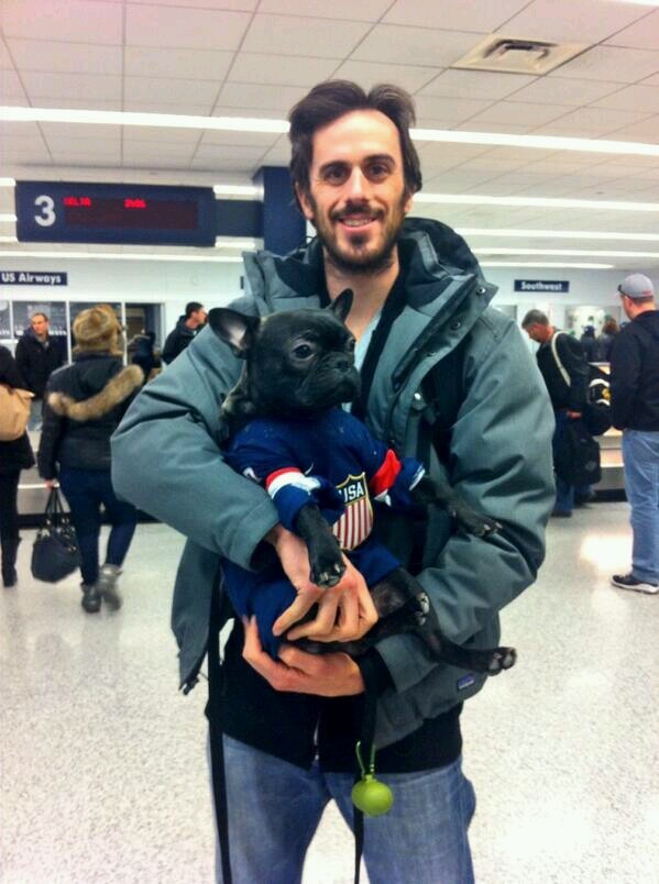 puckling:
“ hockeyplayerswithpets:
“ Ryan Miller reunited with his dog, Puck
(Source: @PuckMiller3039)
”
I am so weak for this man’s dog, you don’t even know.
”