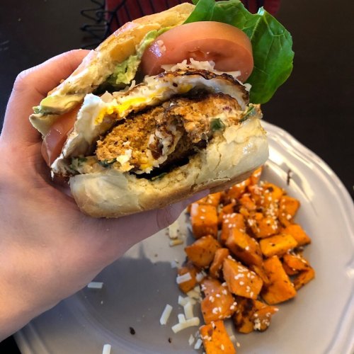 @freshprep.ca is killing it ⁣ ⁣ ⁣ #freshprep #sarnie #foodporn #burger #yum #jesattemptstocookhttp