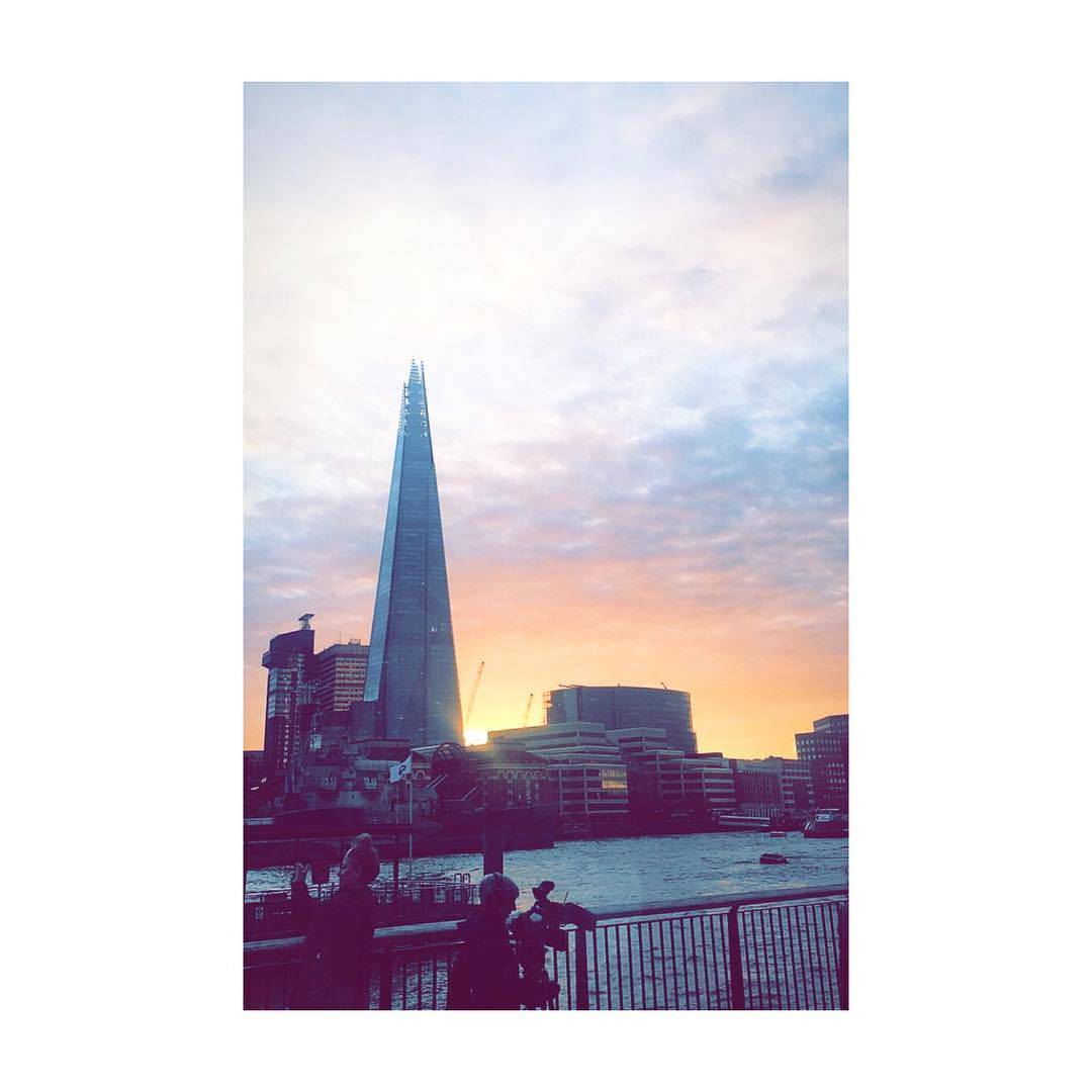 It may be cold, but it looks 👌🏻
________________________________
.
#london #theshard #coppaclub #towerhill #skyline #londonskyline #sunset #thames #riverthames #clouds #sky (at Coppa Club)
