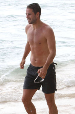 shirtlessmalecelebs:  Jamie Redknapp