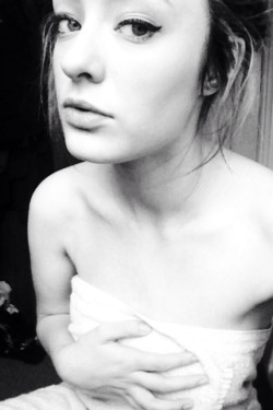 significunts:  Towel selfie 