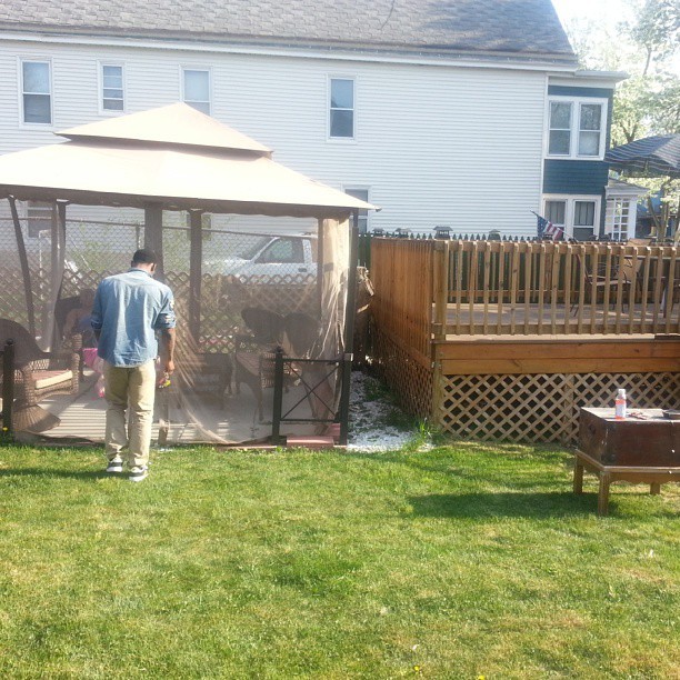 In mom&rsquo;s backyard on #chillmode. #Chillaxing  #Chilling