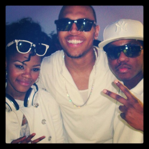 crazy-4-breezy:Chris and Teyana Taylormiss the hanging out!