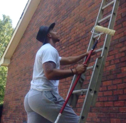 goodbussy:  I love a working man and that ass aint bad either! Lolz