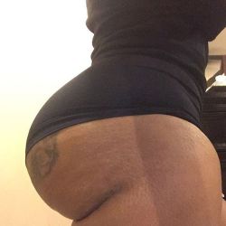 thequeencherokeedass:  Happy Sunday #cornbreadfed #thickfit#cherokeedass #squats #natural 💪💪💪💪💪💪💪www.clubcherokeedass.com