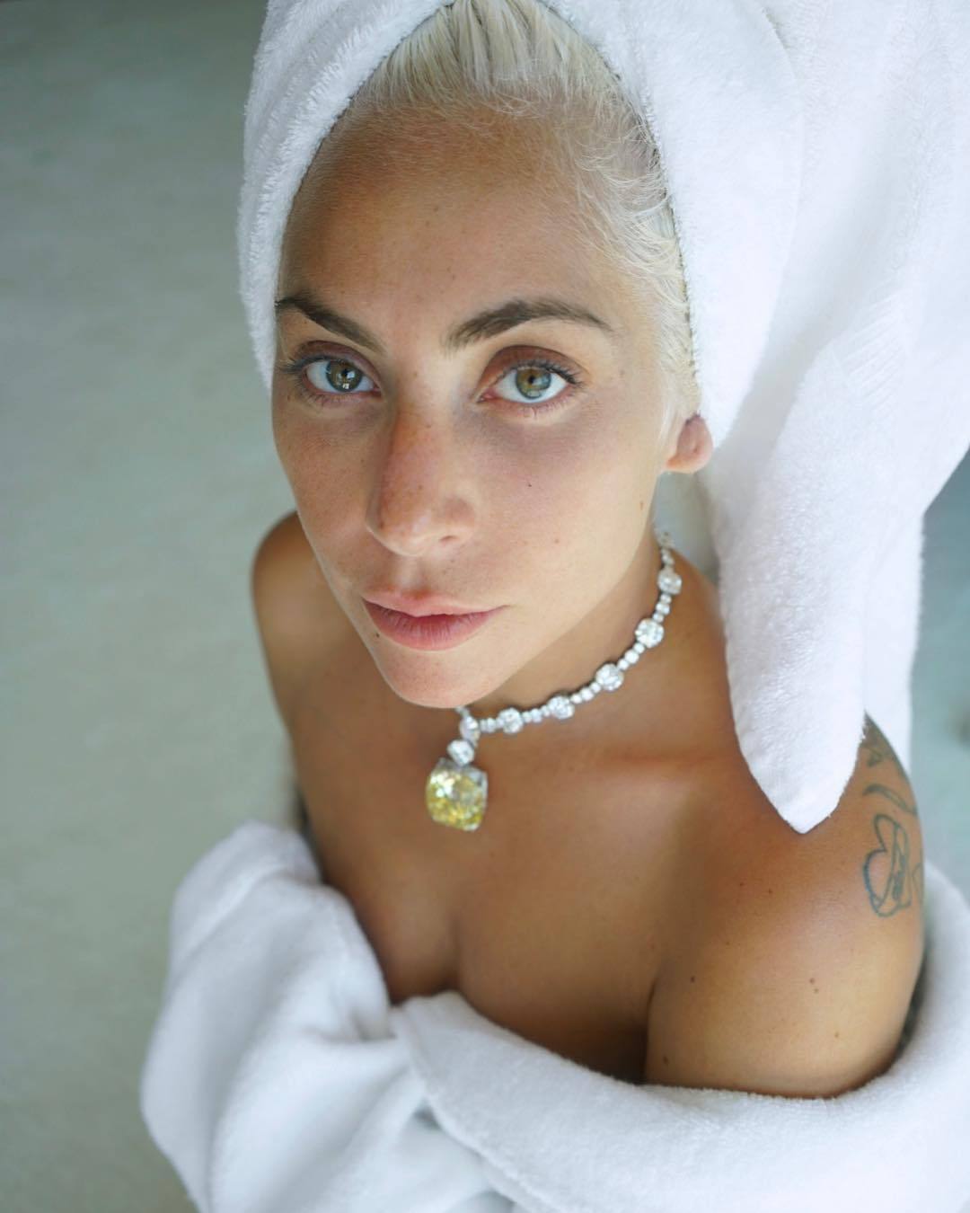 textpictures:ladygaga:For the Oscars,@tiffanyandco offered to go into their vault