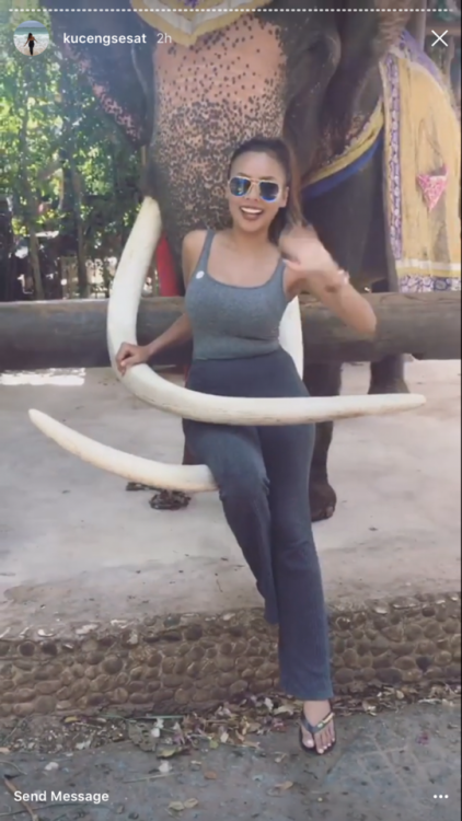 syukrrrii: horyspih: tearz92: ladypose: Kiwak besar peh tetek kau sial kalau aku dapat memang tk kel