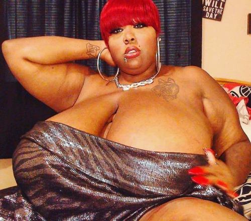 bbwzariahjune:Red. OH MY GOODNESS GRACIOUS!!!!