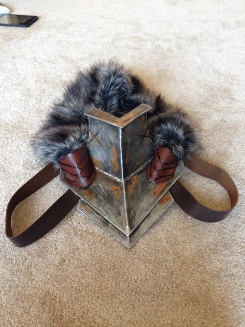 arkadycosplay:Added some depth and shadow to the detailing on the leather and ok yeah, now I love it