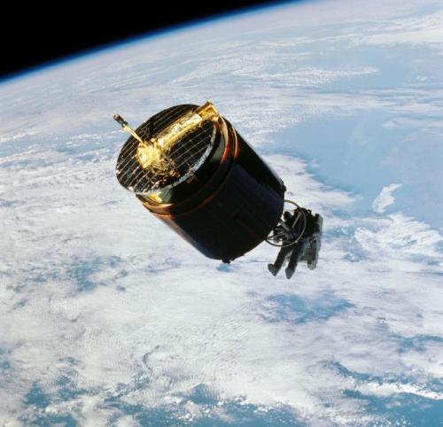 spaceexp:In 1984, high above the Earth’s surface, an astronaut captured a satellite. Dale A. Gardner