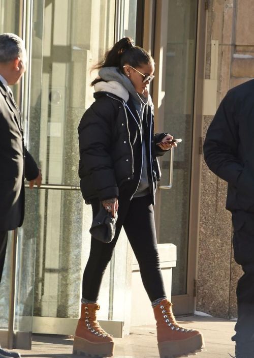 abcnewsofficial:turnthatcherry: robyncandids:Out in NYC (Feb.17) I’m here for these shoes She 