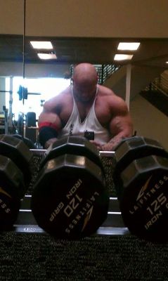 pnobear:  woofymusclebear:  BIGGER IS BETTER!