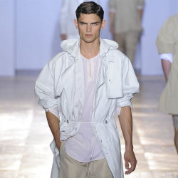 voulair:  Arthur Gosse @ Viktor & Rolf