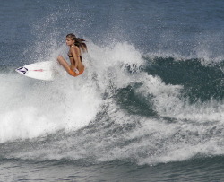 surfing-girls:  Surf Girl http://surfing-girls.tumblr.com/