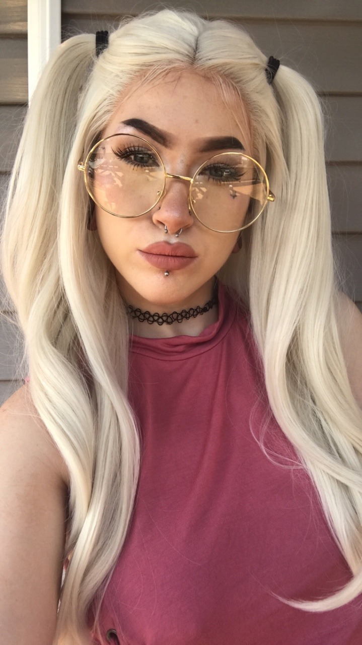 lilchampagne-xx:  Hi it’s me again