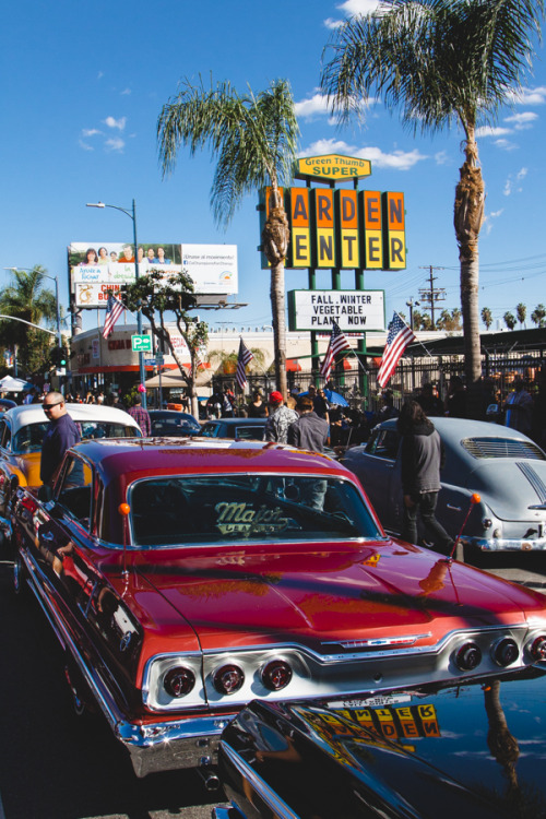 xairelavx:  erikpaulhoward:  Conoga Park celebrated Dia de Los Muertos with their annual car show.  Canoga Parque. 😁 