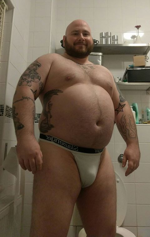 littlebuddhacub:  cubbybangbang:  alwayshornybear:Chubby Lee, with love.  Holy shit!!