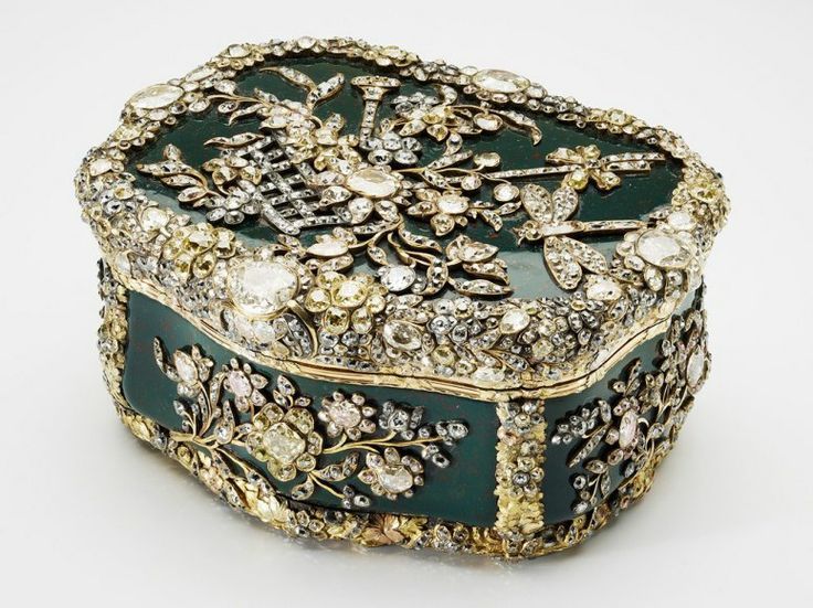 This 18th-century bloodstone box was made for King Frederick the Great of Prussia.