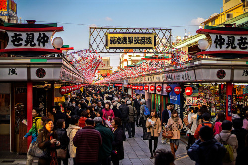 The Busiest Street - Senso-ji (浅草寺) Nakamise-dori (仲見世通り) in Tokyo Japan by TOTORORO.RORO on Flickr.