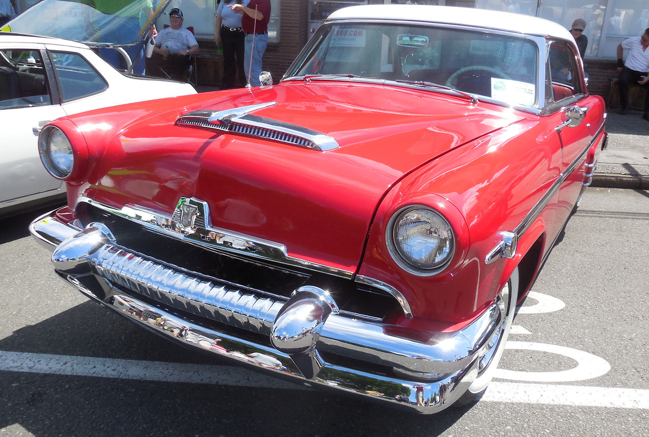 pomades:  Cruisin low and slow. 