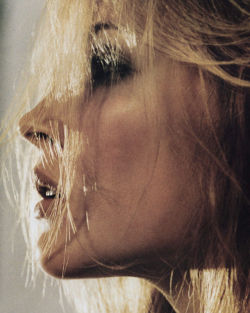 labsinthe:  Erin Wasson photographed by Mario