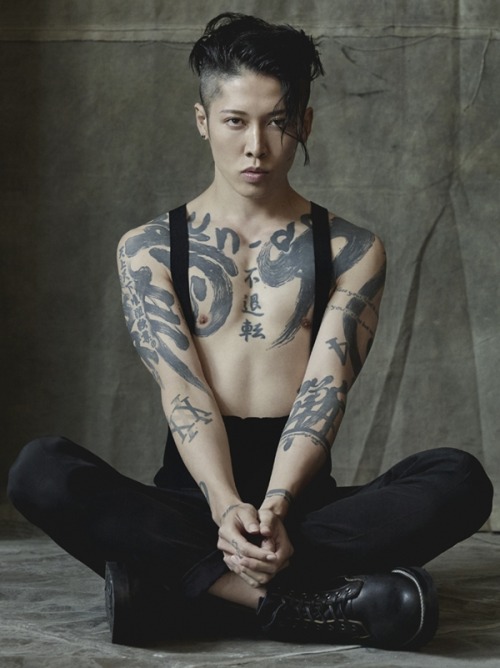jennyhime: wgsn: Japanese actor and musician Miyavi shows off his incredible calligraphy-style tatto