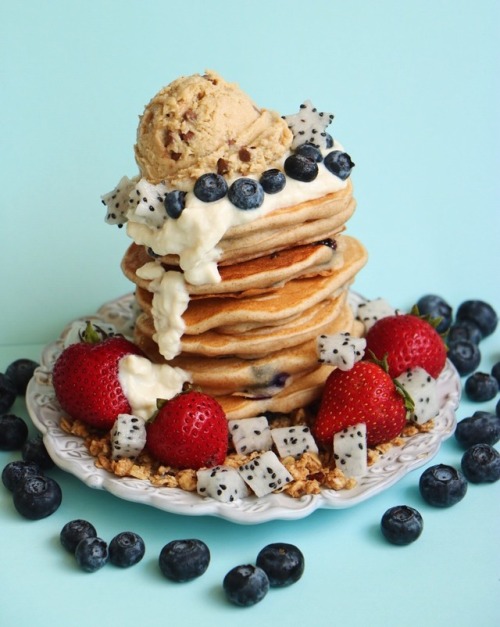 gingerandcocoa: blueberry pancakes with coconut vanilla yogurt and chickpea chocolate chip cookie do