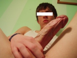 postmypecker:  One AMAZING cock 